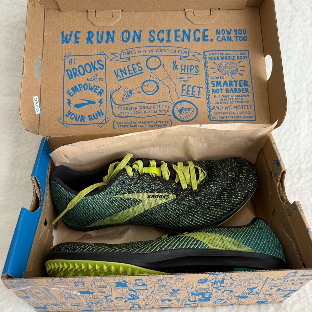 Brooks Men's Spikeless Green and Black Running Shoes, Size 6.5 Medium/D - Picture 11 of 11